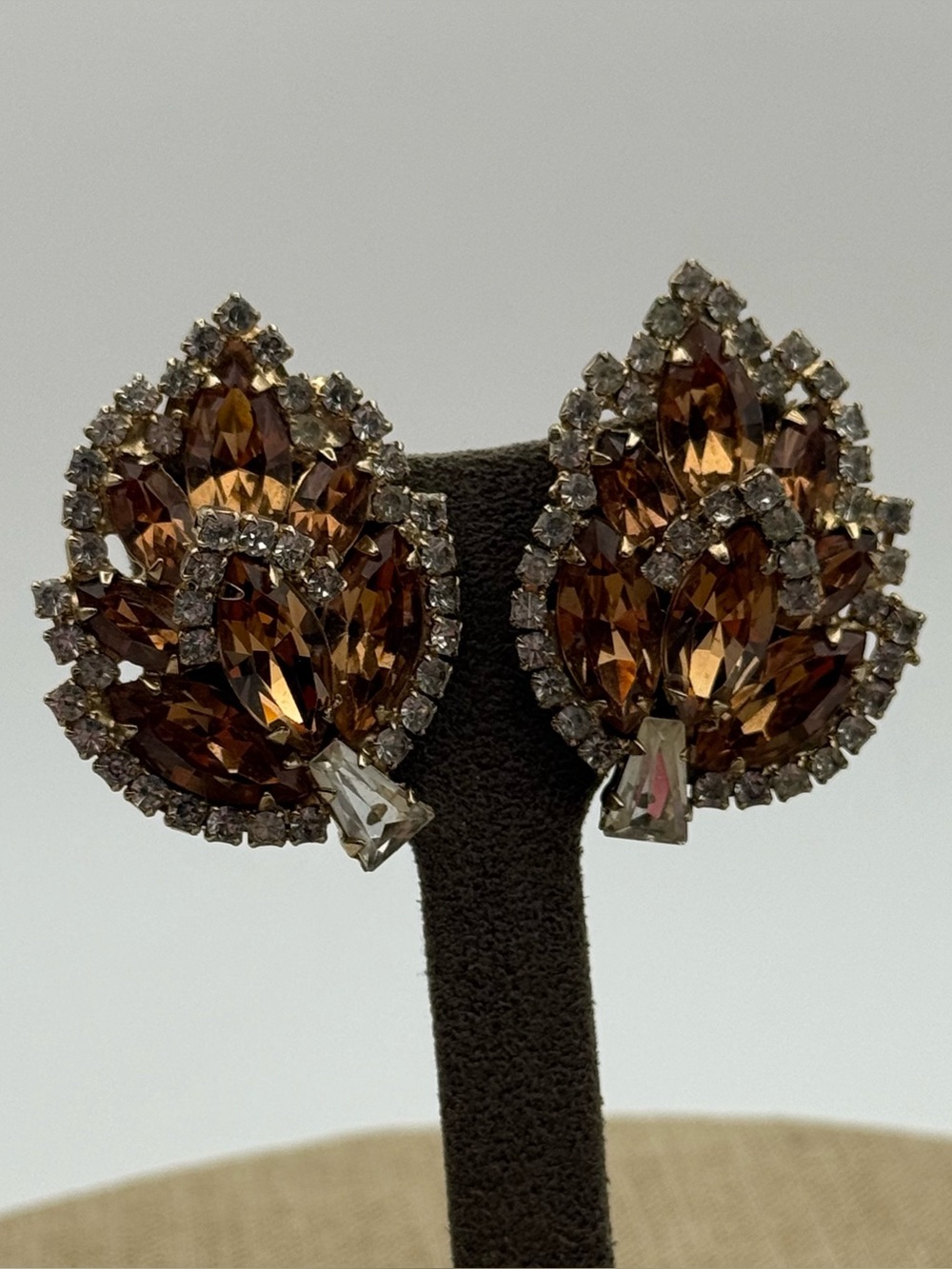 Vintage Weiss Elegant Brown Crystal Teardrop Clip-On Earrings